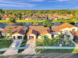 40 Columbia Ct, Deerfield Beach, FL 33442