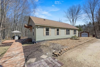 6 Pond Rd, Bridgton, ME 04009