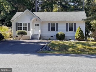 12 Castle Dr, Berlin, MD 21811