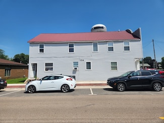 106 W Comanche Ave, Shabbona, IL 60550