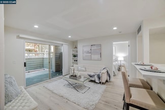 275 Reflections Dr Unit 17, San Ramon, CA 94583