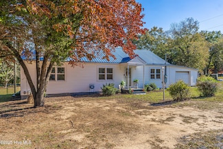 113 Sycamore St, Hamlet, NC 28345