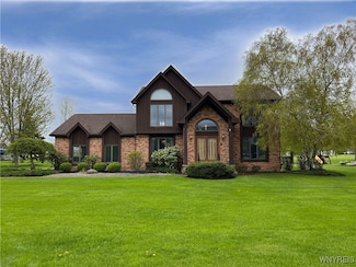 40 River Oaks Dr, Grand Island, NY 14072