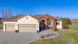 4502 37th Ave N, Reiles Acres, ND 58102