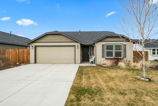 2211 NE 3rd St, Redmond, OR 97756