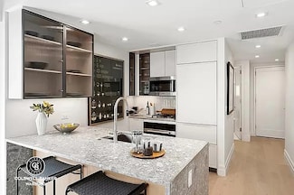 222 E Broadway Unit 4-B, New York, NY 10002