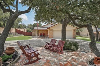 102 Misty Ln W, Kerrville, TX 78028