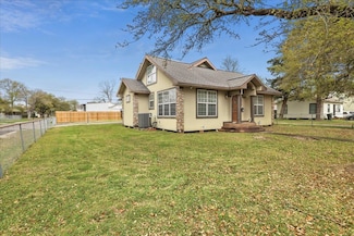 3401 6th St, Port Arthur, TX 77642