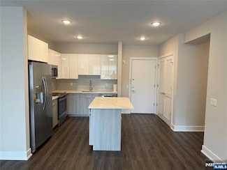 470 Main St Unit 601, Fort Lee, NJ 07024