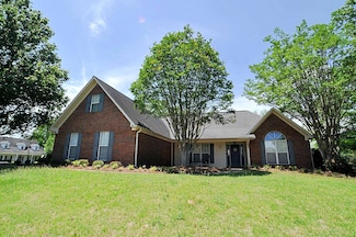 4413 Meadow Lake Dr, Tupelo, MS 38801