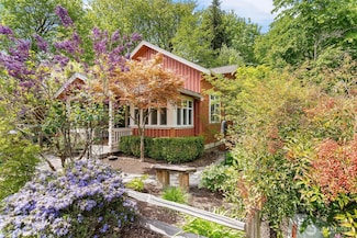 13308 NE 111th Ct Unit 2, Redmond, WA 98052