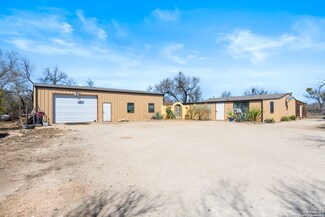 714 Veterans Dr, Sabinal, TX 78881