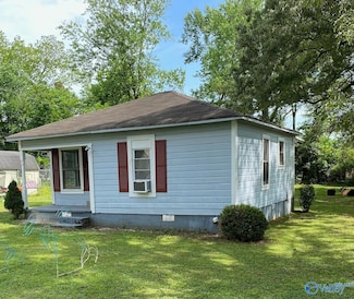 410 Ponroy St, Scottsboro, AL 35768