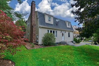 2 Picadilly St, Upton, MA 01568
