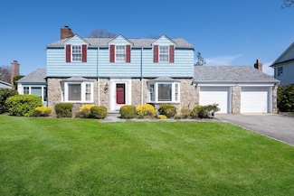 135 Northwoods Rd, Manhasset, NY 11030