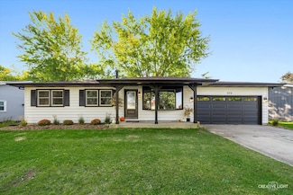 670 Kenilworth Ave, South Elgin, IL 60177