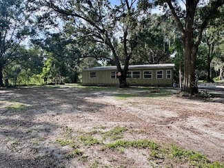3113 S Wiggins Rd, Plant City, FL 33566