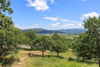 2051 Riley Rd, Eagle Point, OR 97524