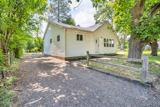105 Trumble Ave, Jackson, MI 49203