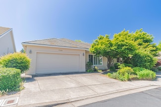768 Fernwood Dr, Medford, OR 97504