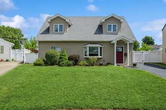 15 Budd Ct, Bethpage, NY 11714