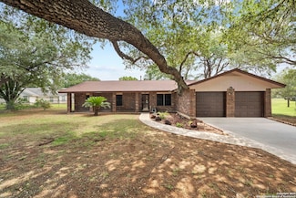 311 Indian Pink Dr, Floresville, TX 78114