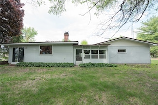 S2951 Prairie St, Fountain City, WI 54629