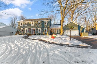 8677 Four Seasons Trail, Youngstown, OH 44514