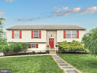 5 Stahle Ln, Dover, PA 17315