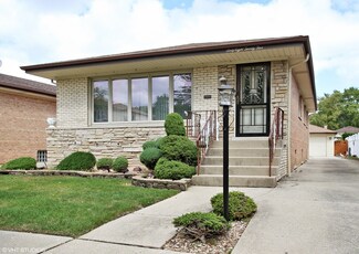 6825 N Dowagiac Ave, Chicago, IL 60646