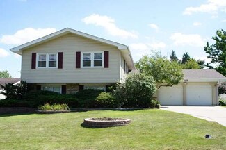 1135 Rosedale Ln, Hoffman Estates, IL 60169