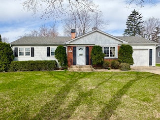 628 Devonshire Ln, Crystal Lake, IL 60014
