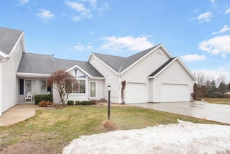 14750 Anchor Ct, Holland, MI 49424