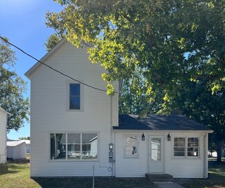 107 W Weldon St, Roberts, IL 60962