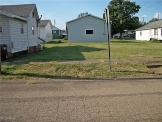 609 Lambert St, Belpre, OH 45714