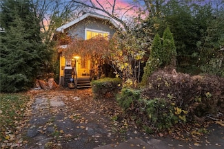 3244 W 86th St, Cleveland, OH 44102