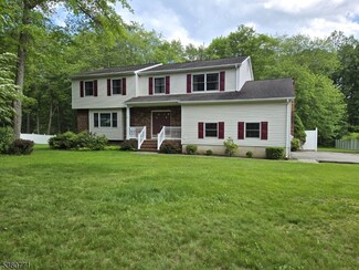 14 Constitution Ave, Succasunna, NJ 07876