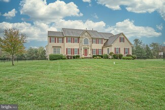 4 Amberwood Ln, Lumberton, NJ 08048