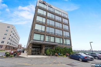 9 Somerset Ln Unit 418, Edgewater, NJ 07020