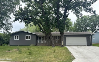 100 Oak St E, Cavalier, ND 58220