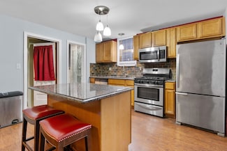 10 W 15th St, Bayonne, NJ 07002