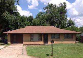 1532 Pipher Ln, Manhattan, KS 66502
