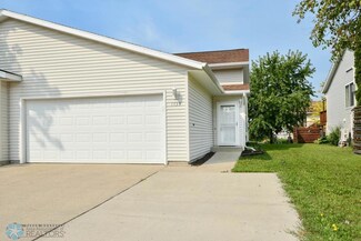 1739 49th St S, Fargo, ND 58103