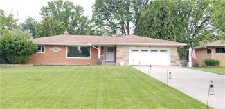 610 Parkview Dr, Seven Hills, OH 44131