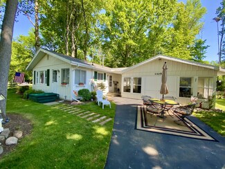 11054 E Royal Rd, Stanwood, MI 49346