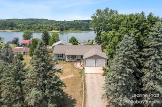 127 Hamilton Ln, Dowling, MI 49050