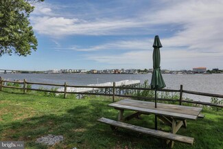 200 Portland Rd Unit C17, Highlands, NJ 07732