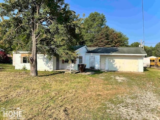 1016 S Line St, Chesaning, MI 48616