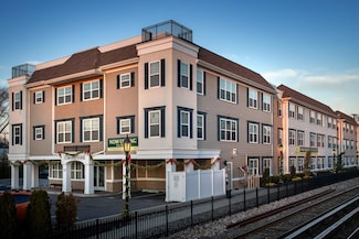 40 Elizabeth St Unit 307, Farmingdale, NY 11735