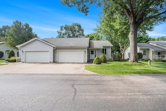 1067 Aspen Dr, Norton Shores, MI 49441